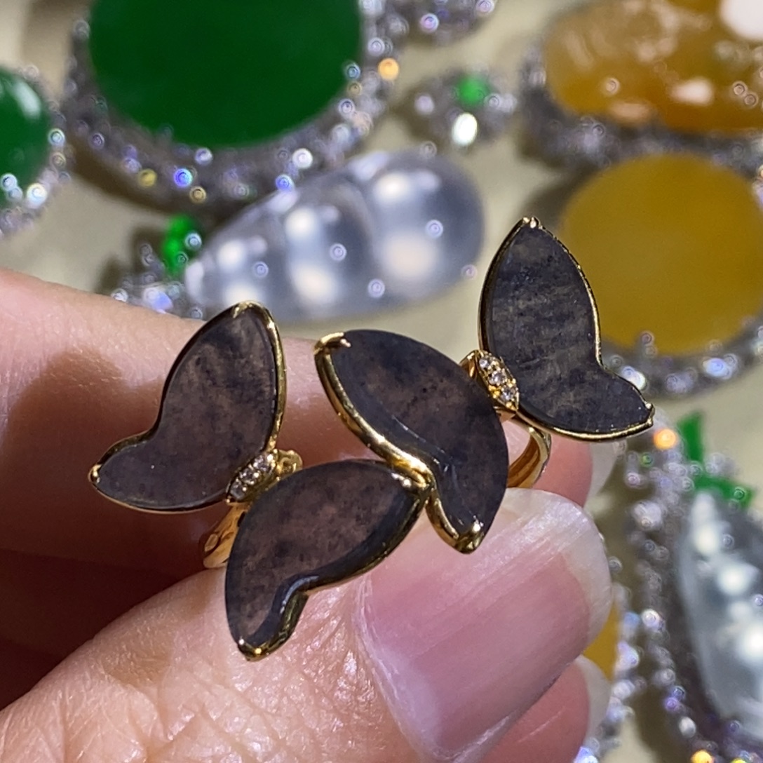 翡翠18K金镶嵌颈饰戒指