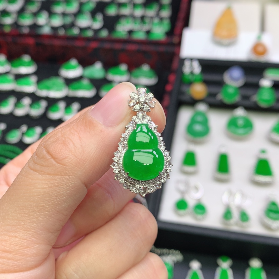 贺***厂翡翠18K金镶嵌吊坠(不含链)