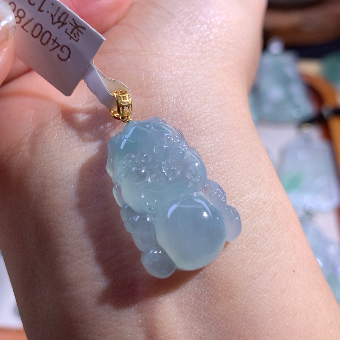 翡翠颈饰18K金镶嵌醒狮