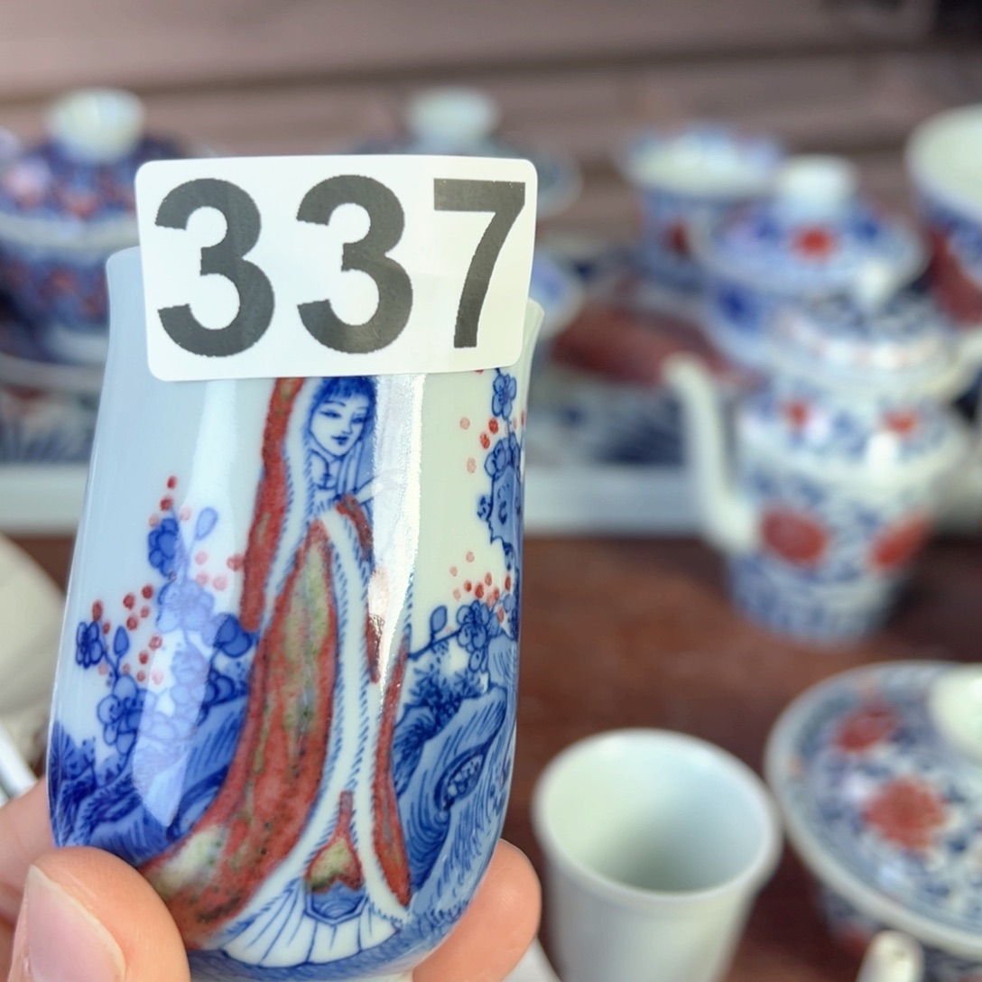 杯軍*，青花釉里红釉下