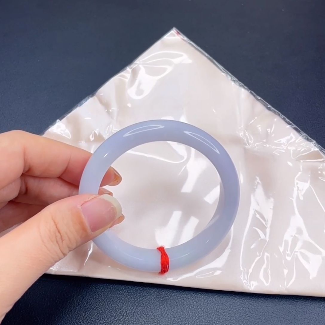 翡翠未镶嵌手镯牛奶紫