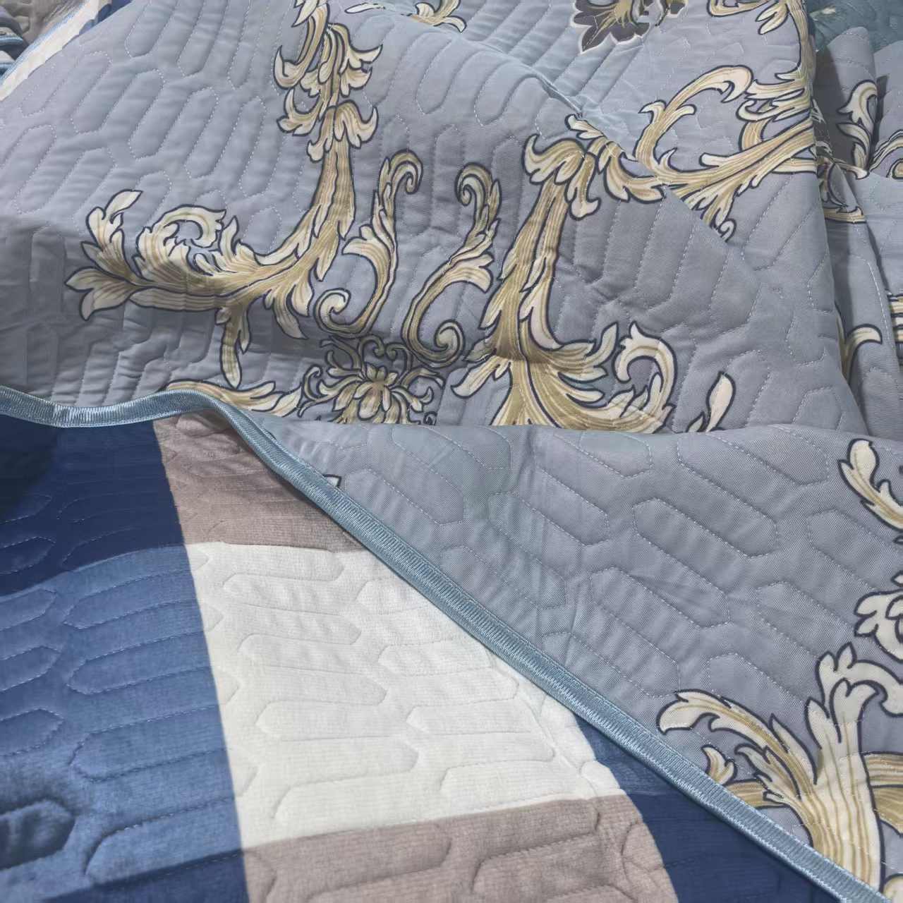 蓝色宝宝绒AB两用乳胶床垫 尺寸180*200