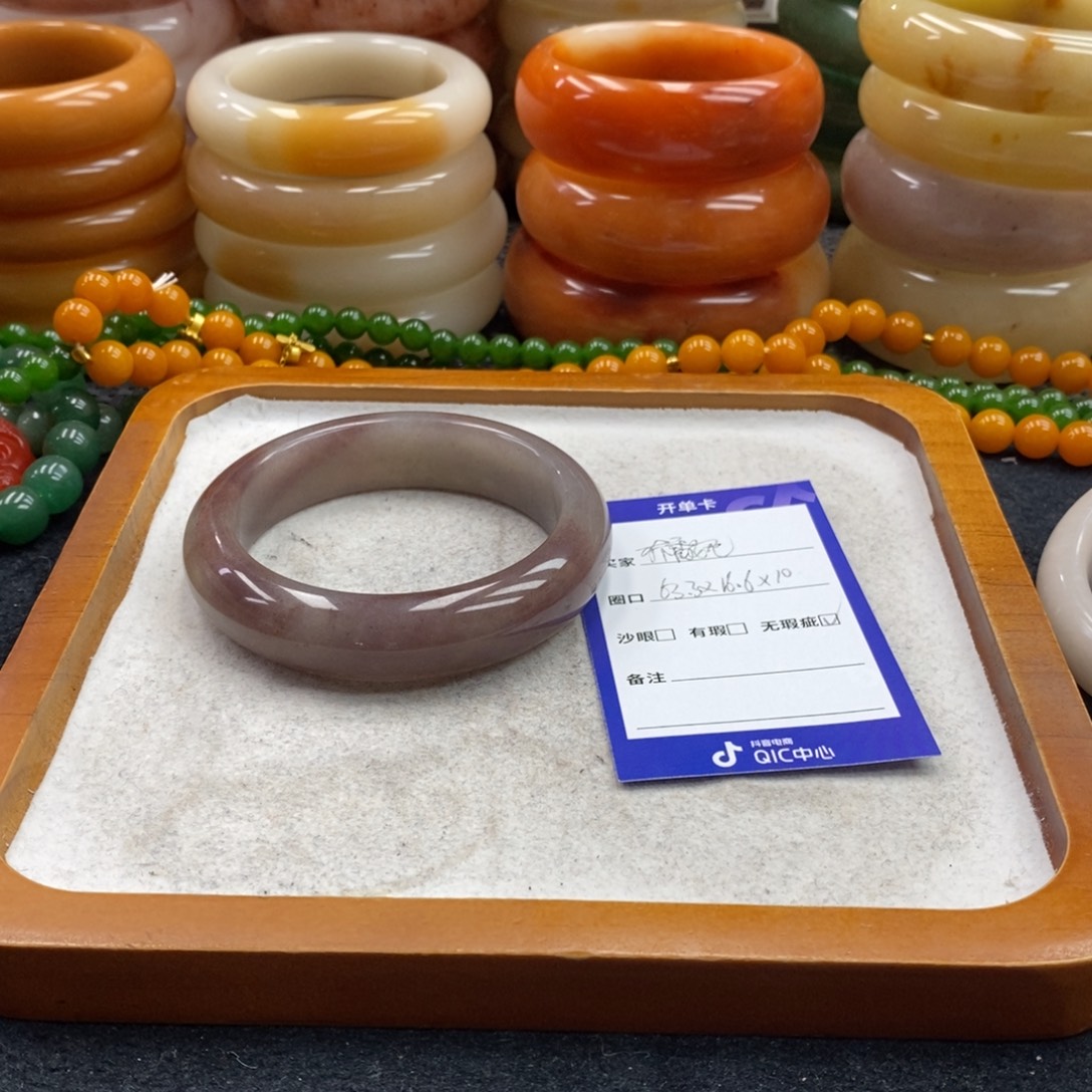 布****石英岩玉未镶嵌手镯（圆镯）