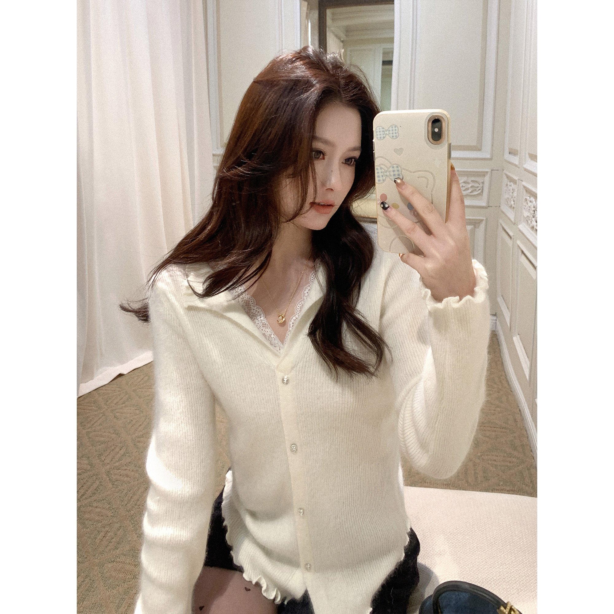 “Oni雪穗针织衫”浣熊绒羊毛纱 纯欲蕾丝边V领 单排扣木耳边上衣