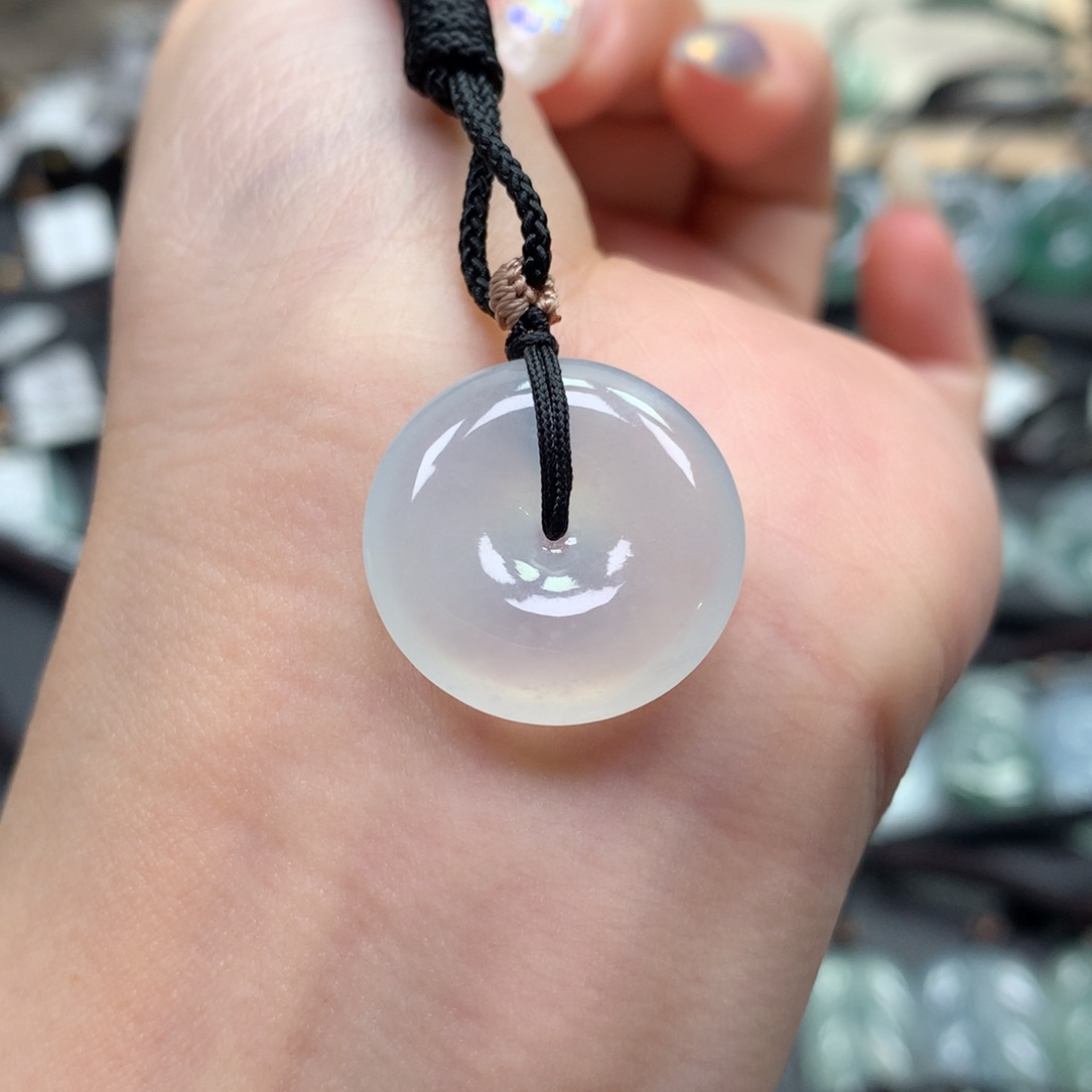 翡翠颈饰未镶嵌扣子