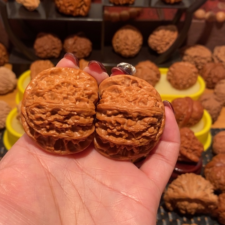 Y***文玩核桃吊坠白狮子