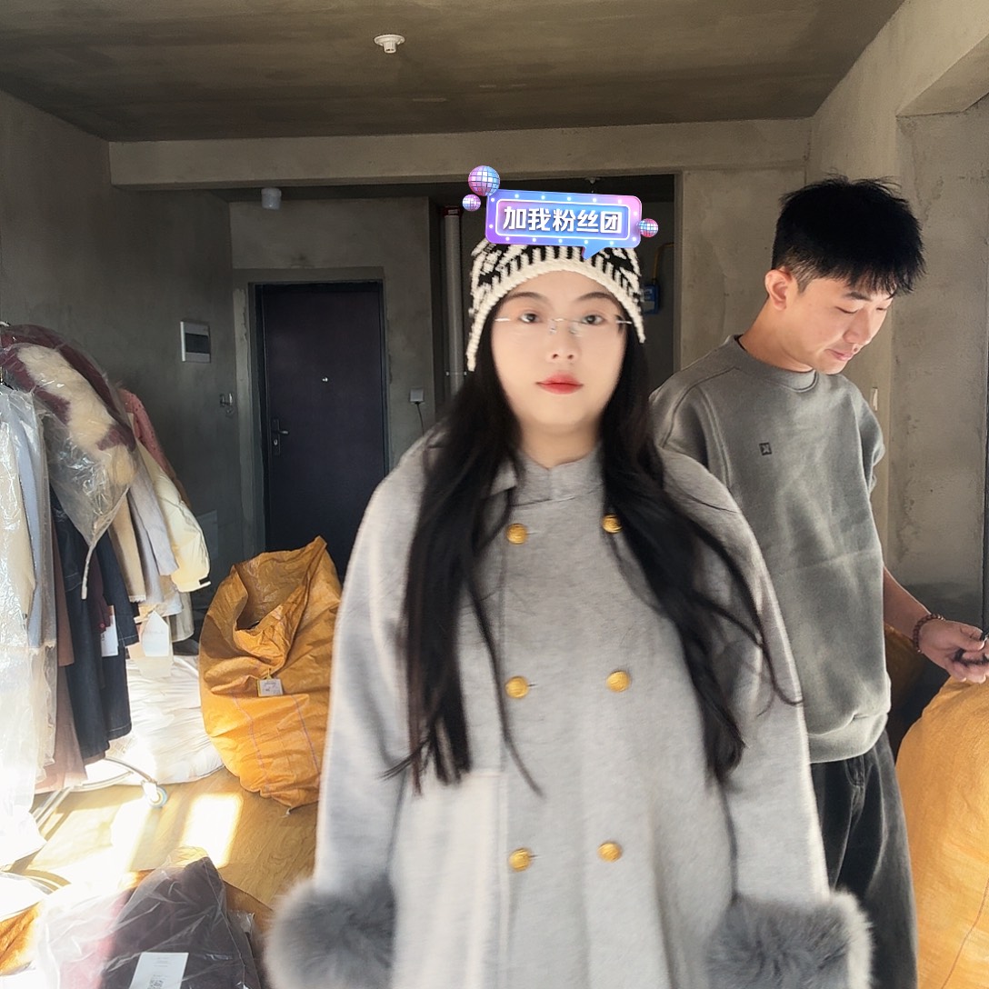 小***儿514外套。          