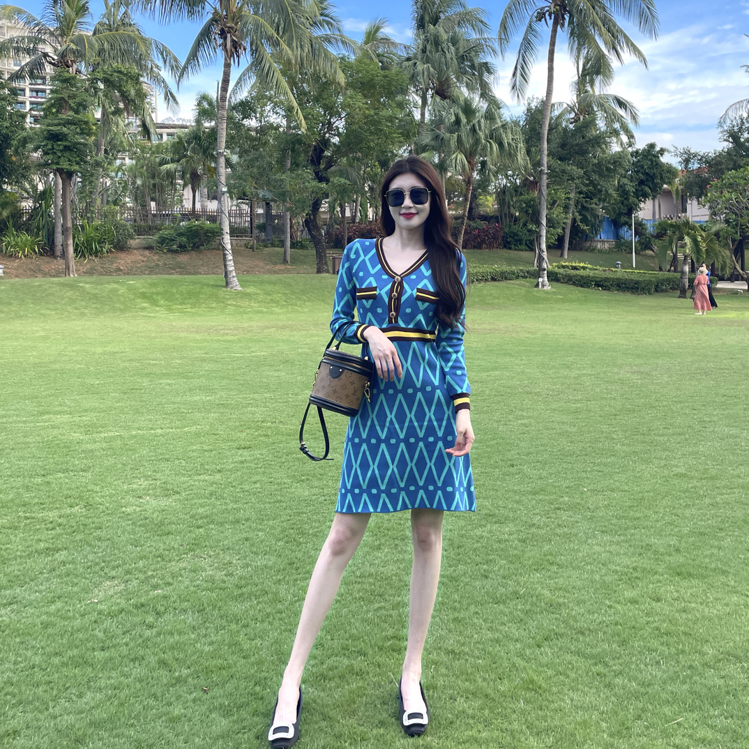 针织长袖连衣裙加长短裙秋冬厚款显瘦气质时尚修身收腰复古包臀