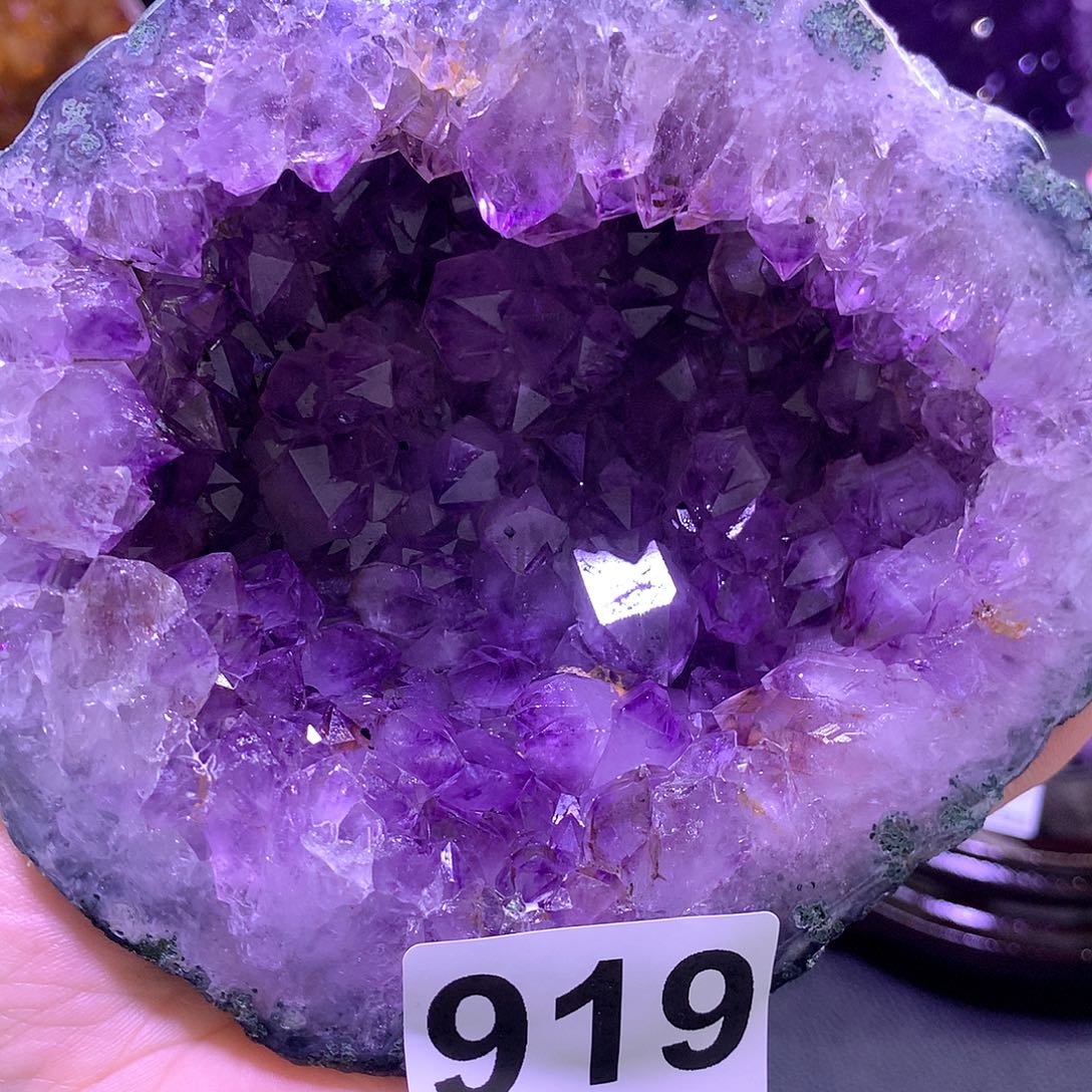 水晶水晶摆件未镶嵌。