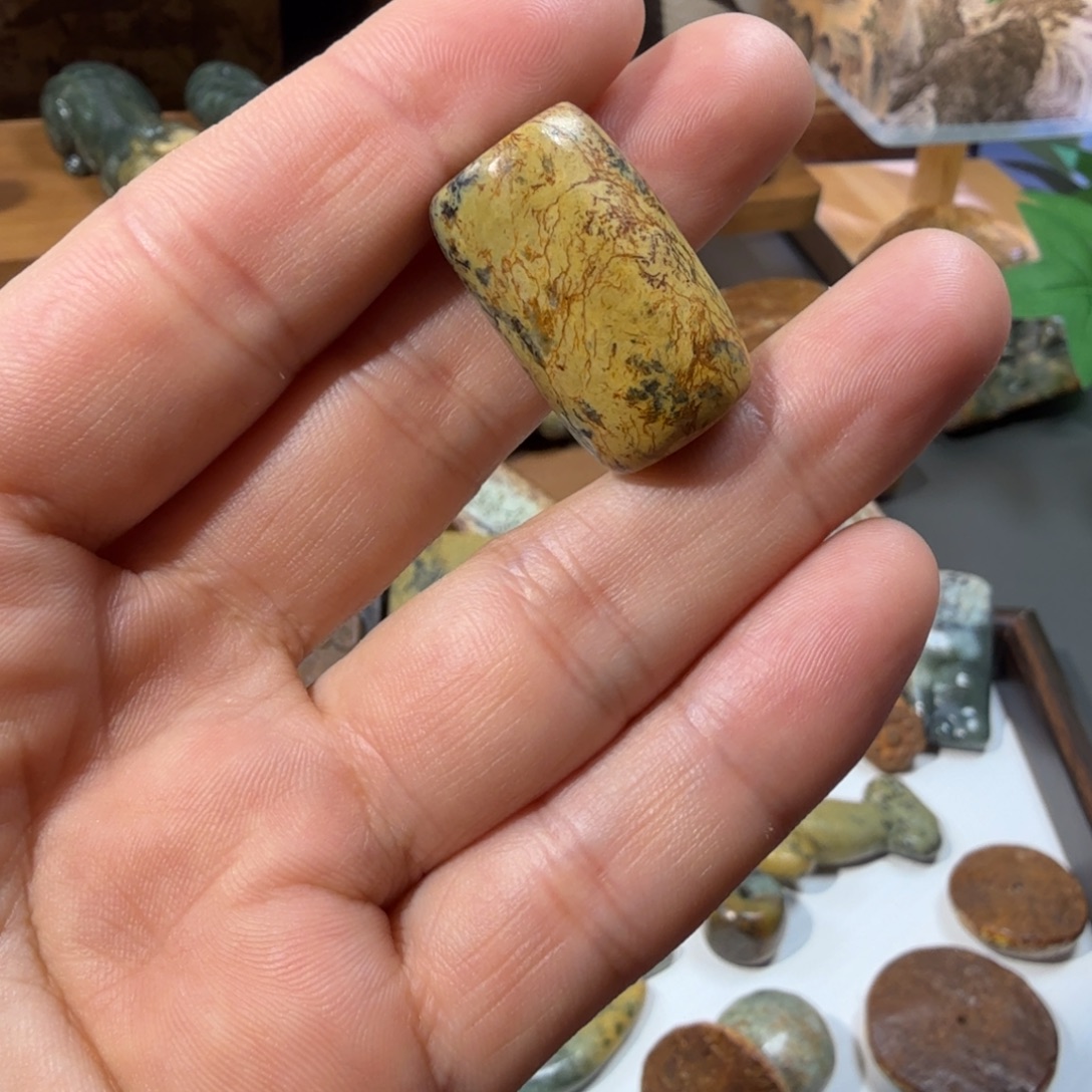 岫岩河磨玉（透闪石质玉）未镶嵌颈饰