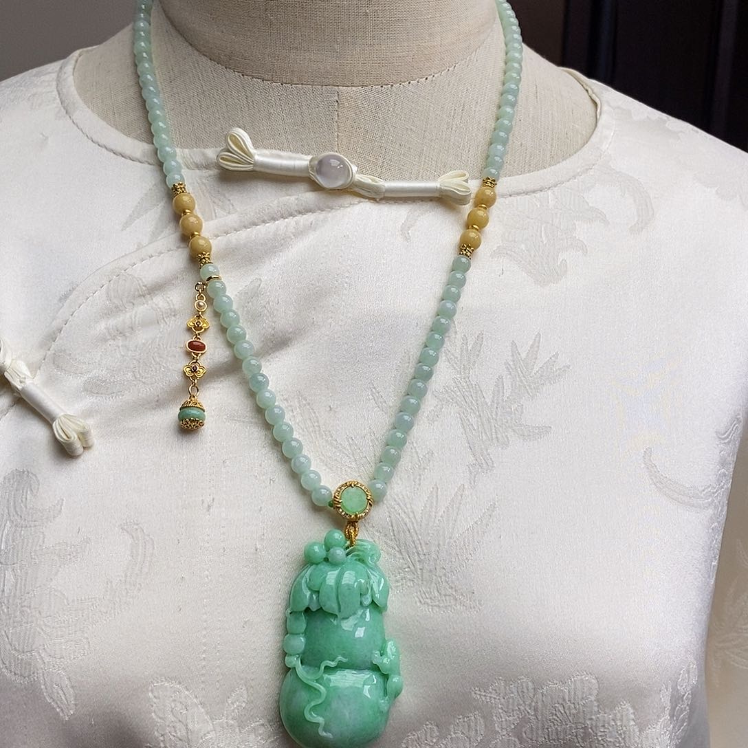 翡翠颈饰未镶嵌天然