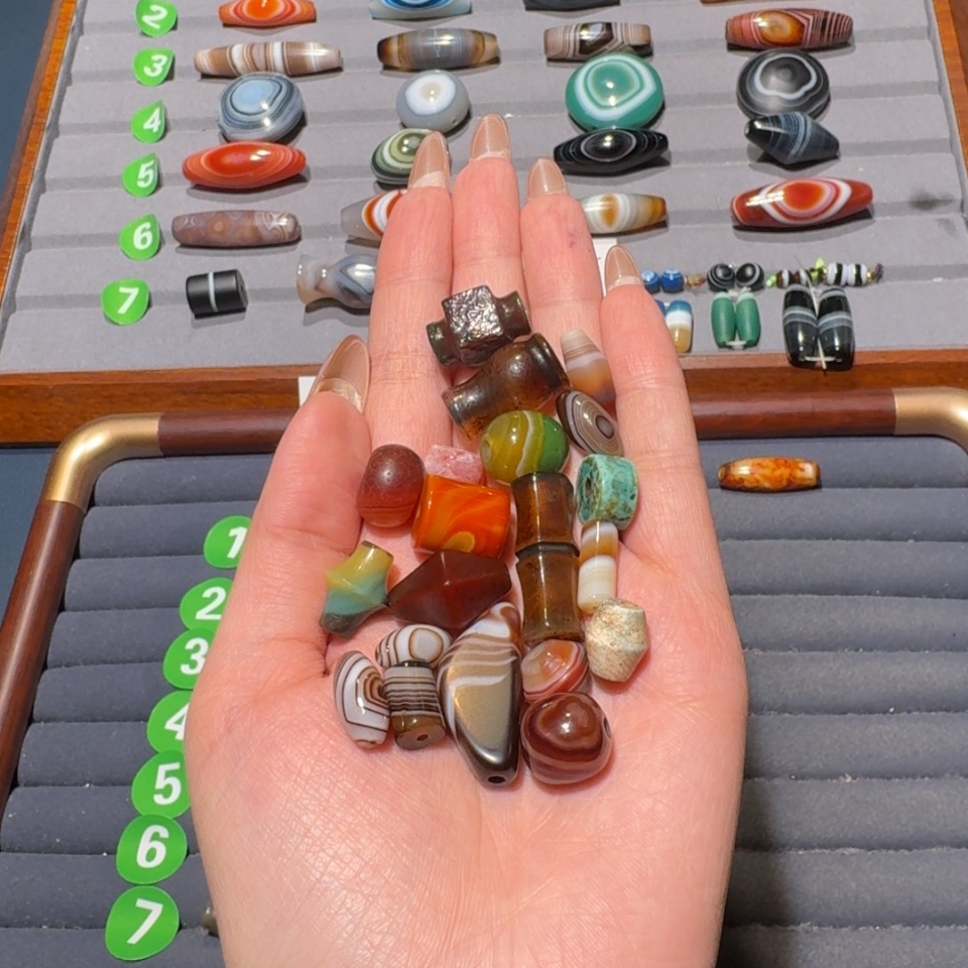 藏***里玛瑙/玉髓未镶嵌珠宝半成品