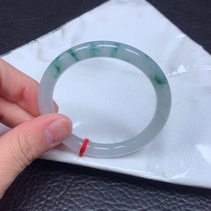 翡翠手镯（圆镯）未镶嵌