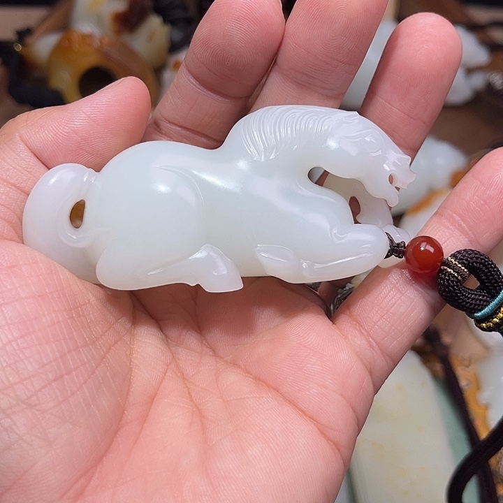 楼***舍和田玉未镶嵌颈饰