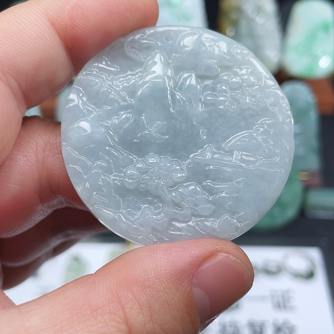 翡翠未镶嵌颈饰山水