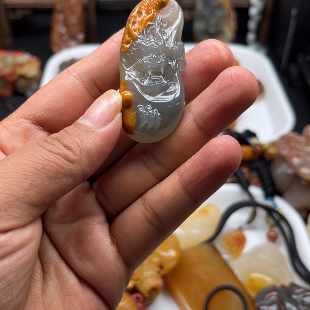 石英质玉（黄龙玉）未镶嵌黄龙玉