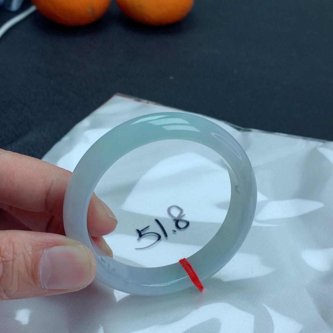 翡翠手镯未镶嵌翡翠手镯