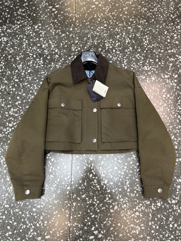 全新未使用 Prada/普拉达 军绿色三角标短款夹克 40码