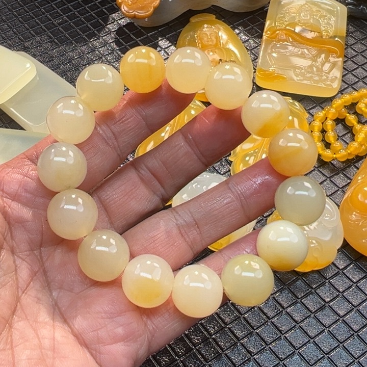 石英质玉（黄龙玉）颈饰未镶嵌