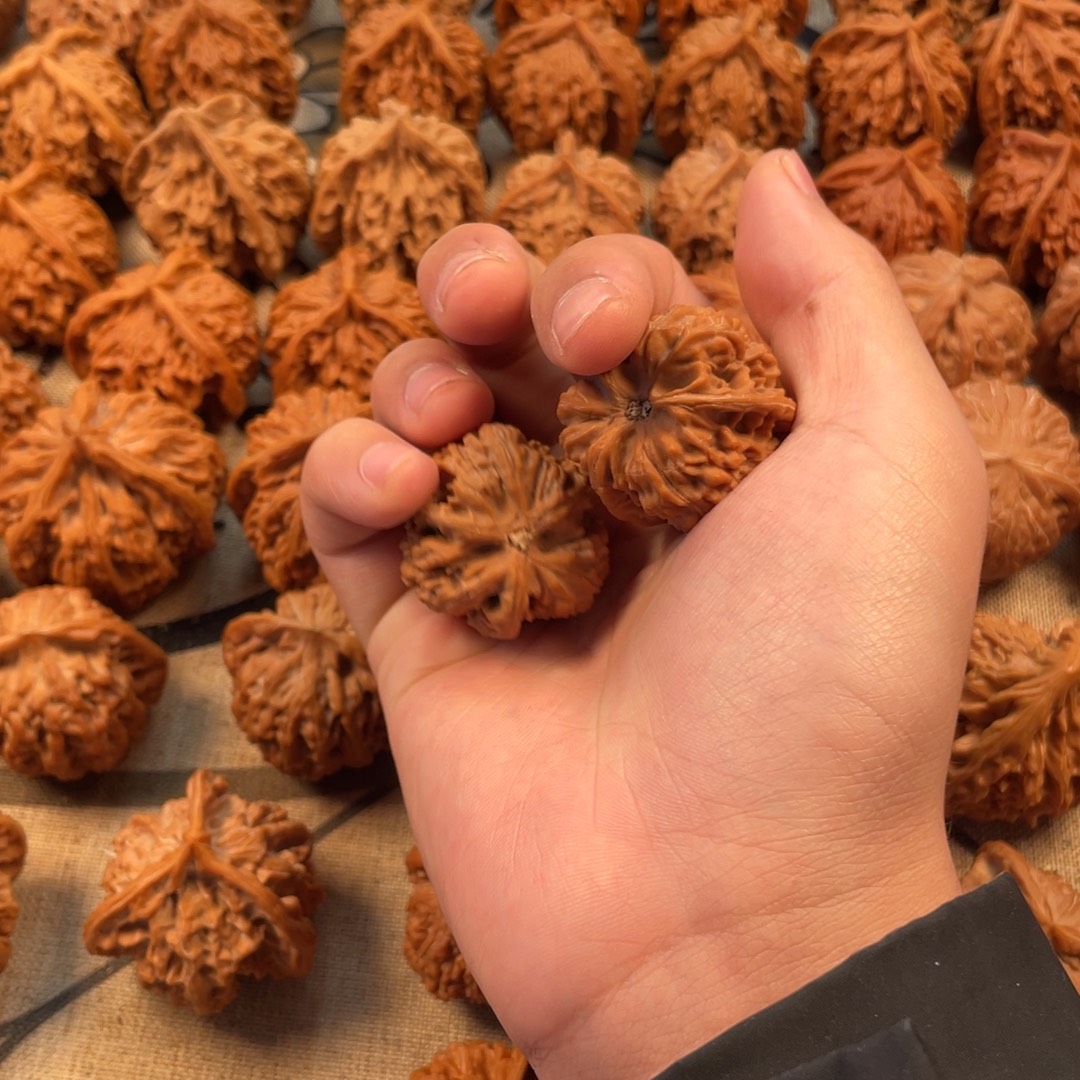 大***齐文玩核桃吊坠文山三棱