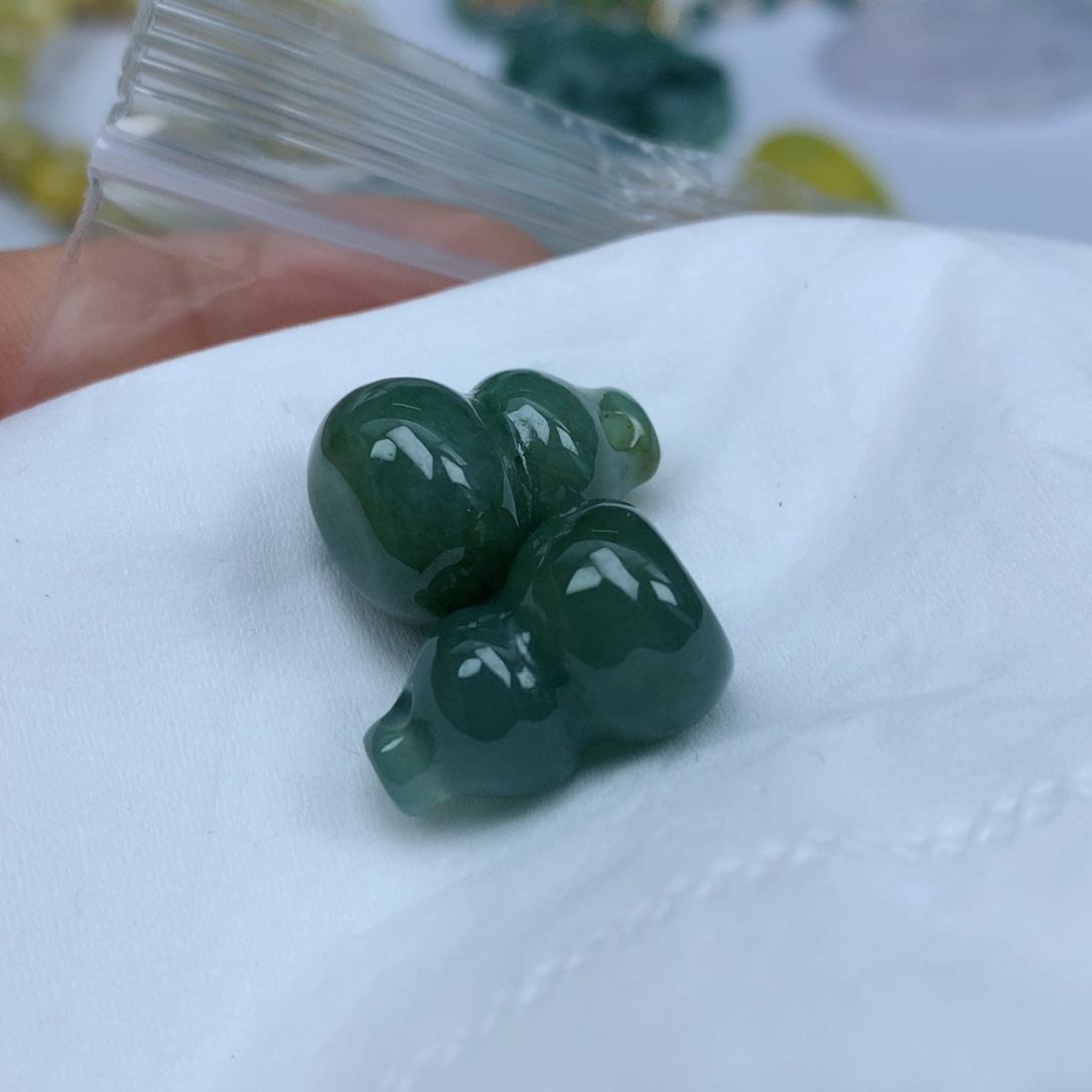 翡翠颈饰未镶嵌吊坠