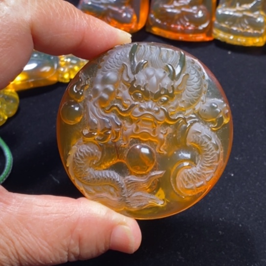 琥珀未镶嵌裸石大龙牌32克