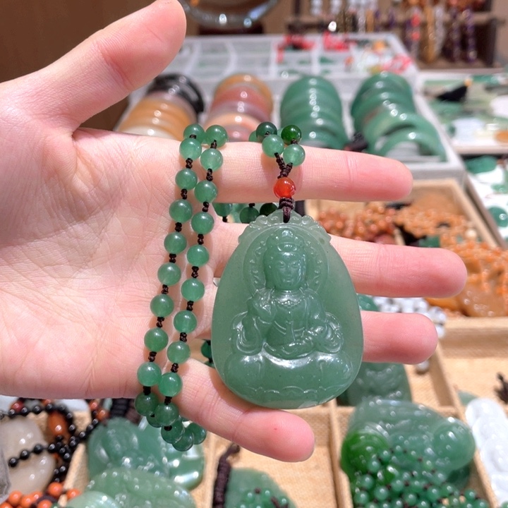 石英质玉未镶嵌颈饰