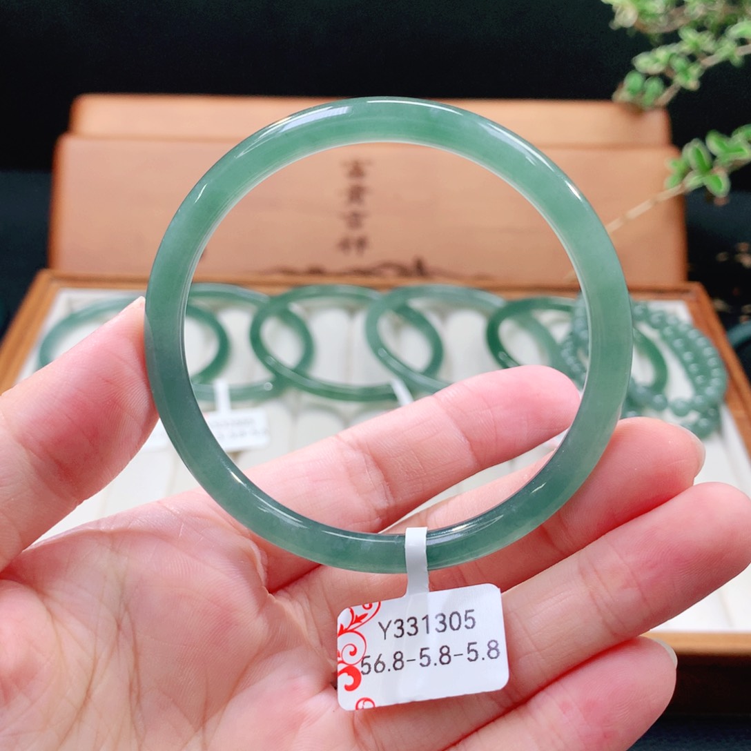 翡翠手镯（圆镯）未镶嵌