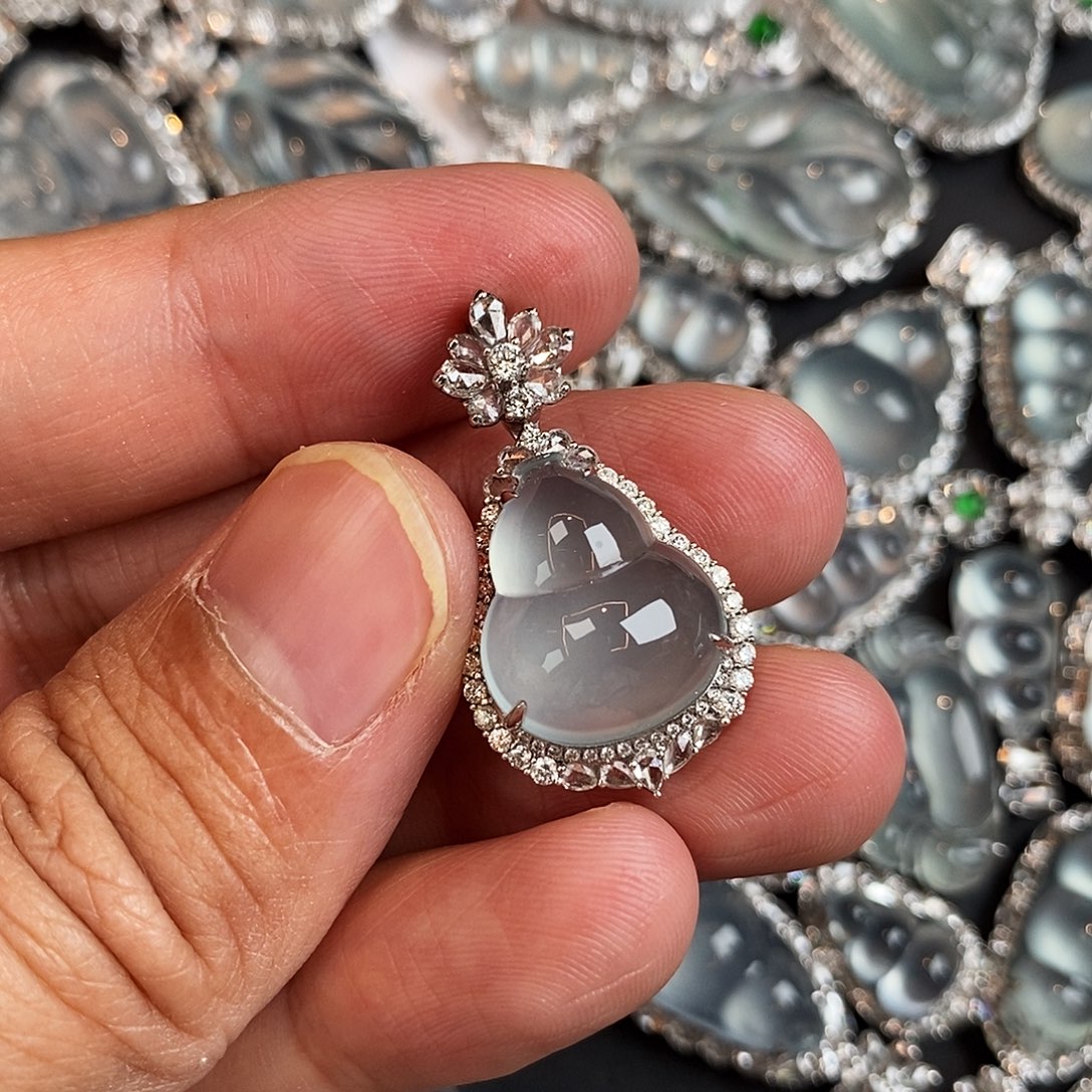 翡翠18K金镶嵌颈饰