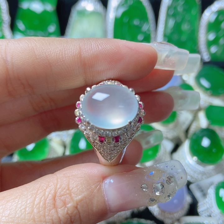 翡翠颈饰未镶嵌           