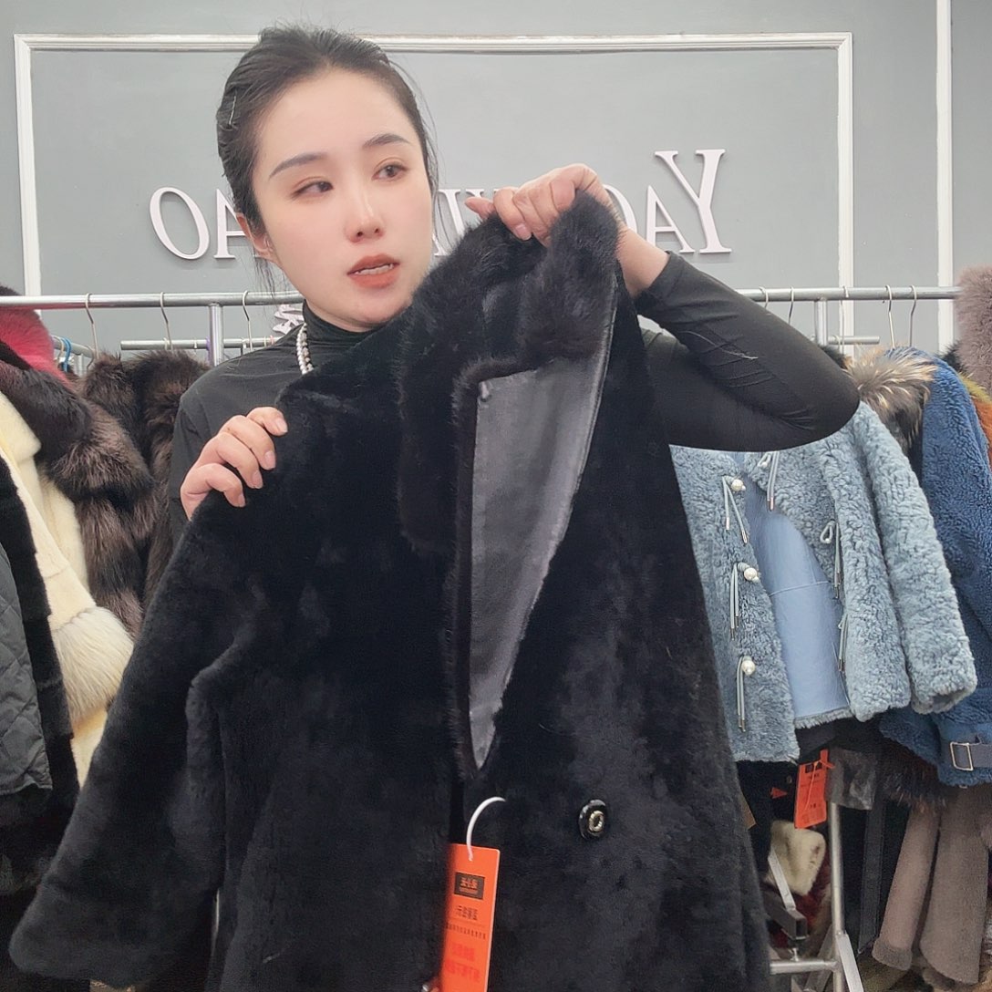 姚小妖家高端皮草