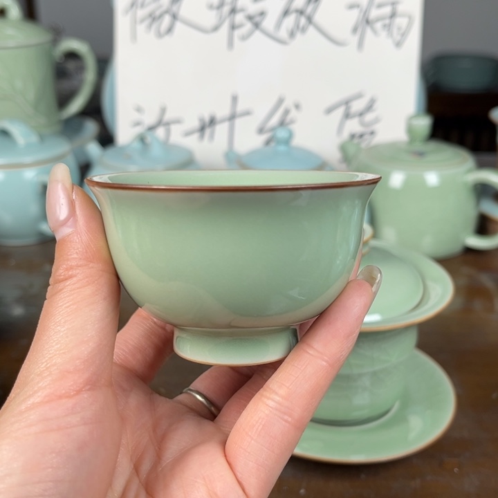 @***沫两只开片描边压手豆绿