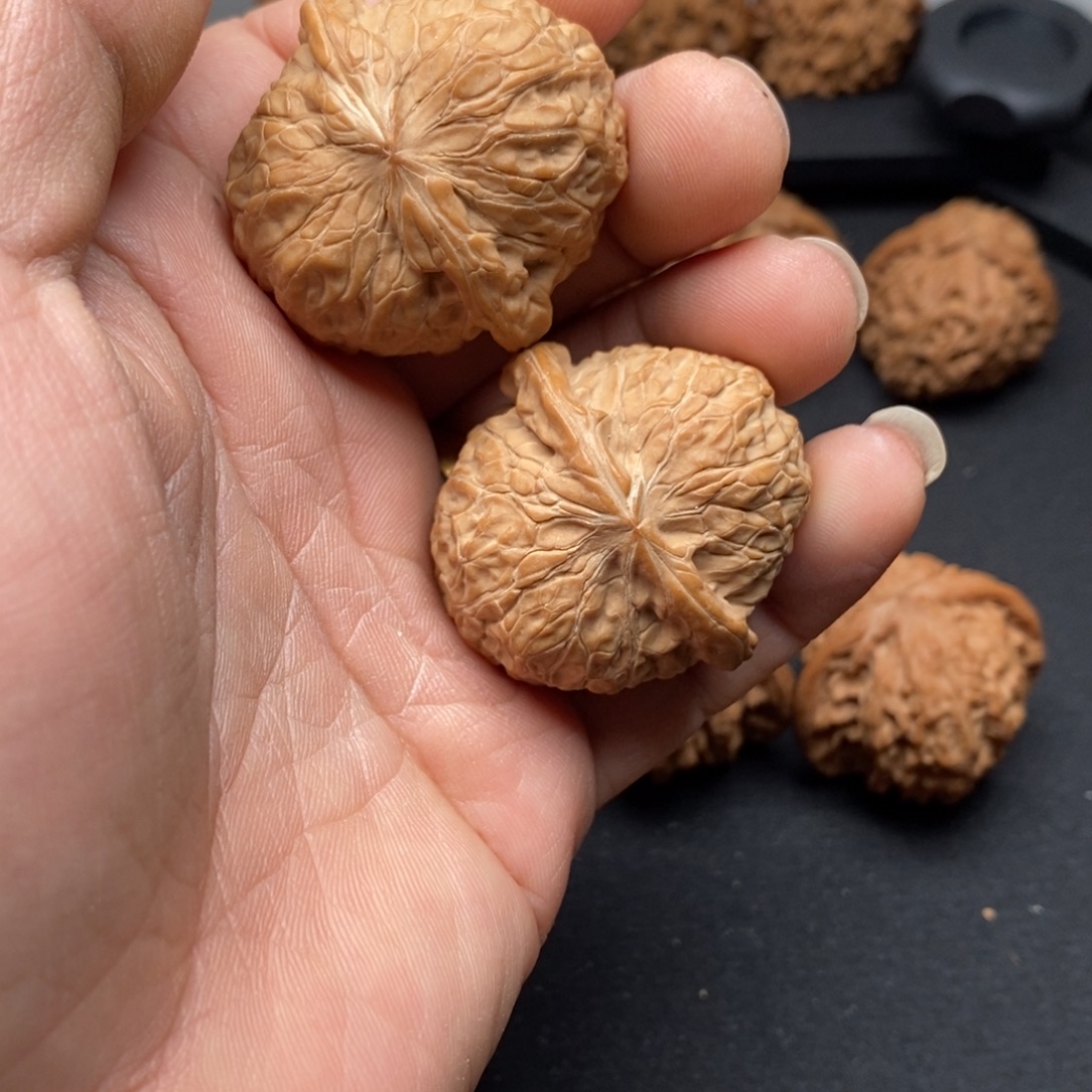 爱***笑桃核把件怎样核头