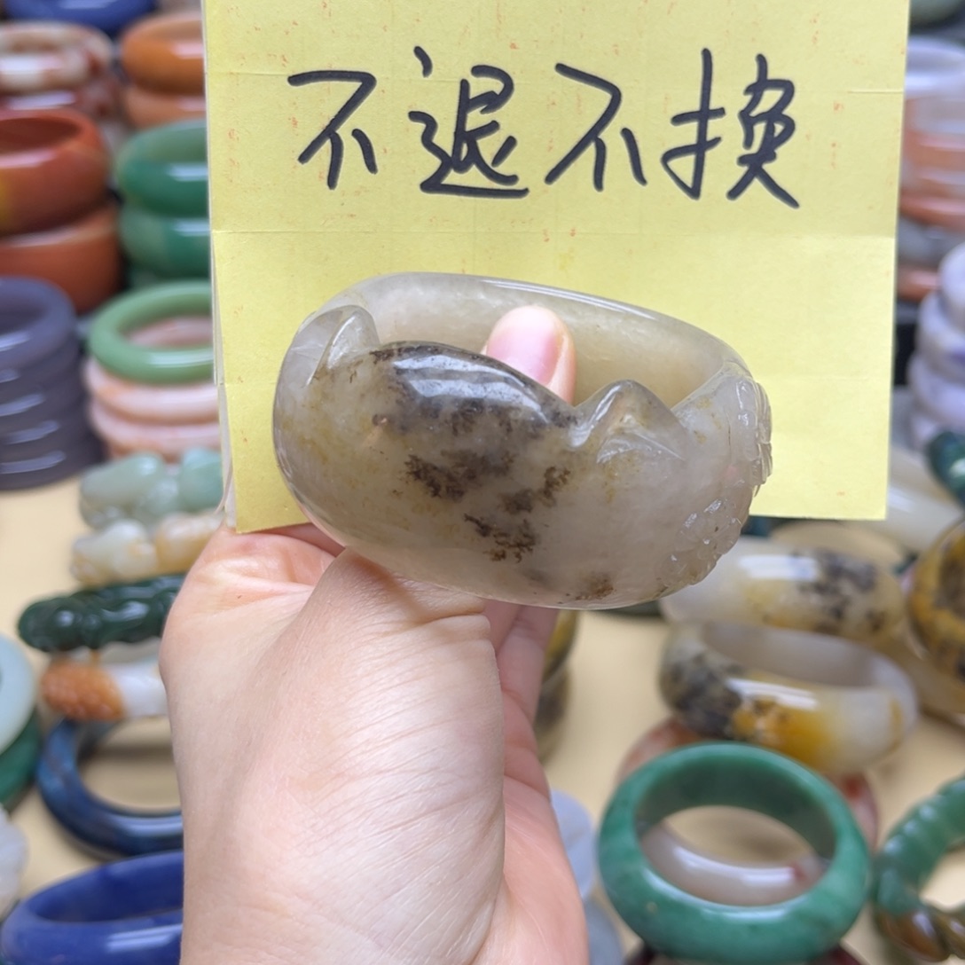 石英质玉手镯未镶嵌