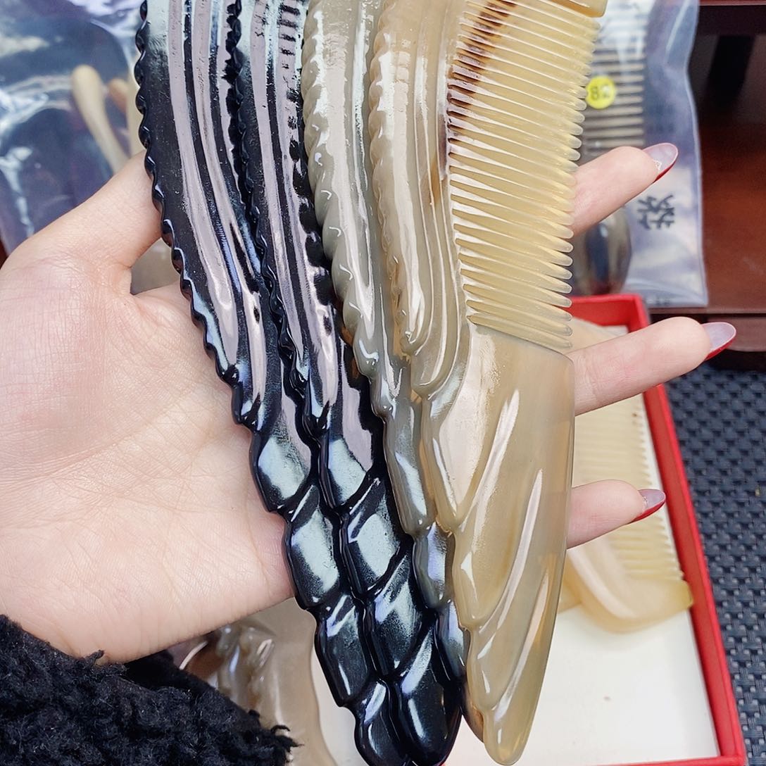 纯手工制作纯牛角梳子