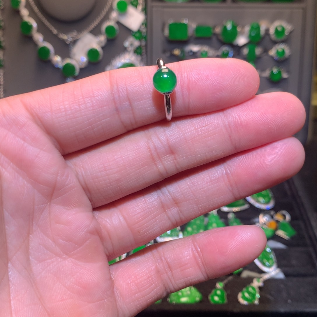 翡翠戒指18K金镶嵌天然翡翠