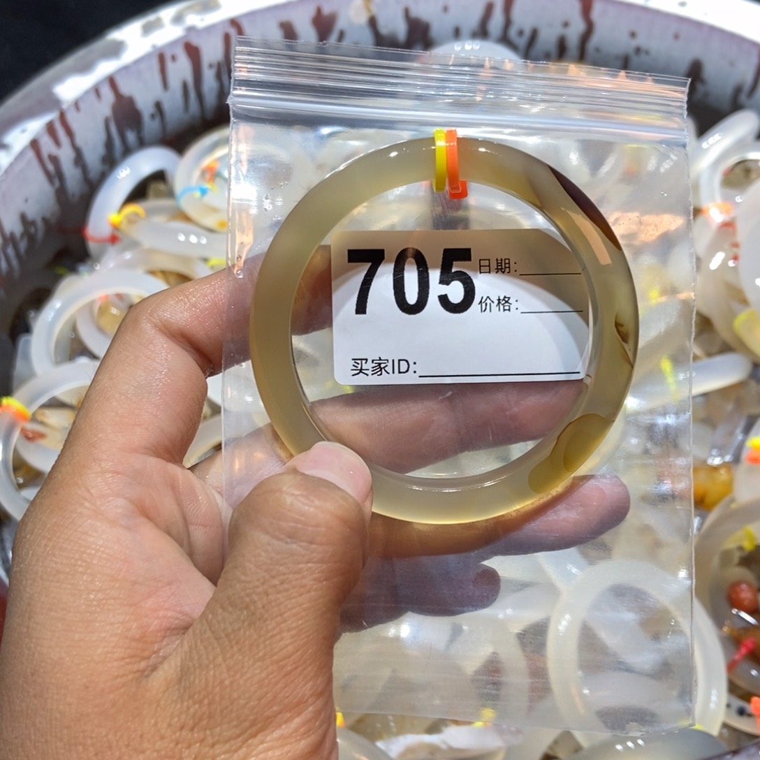 诶***ᨐ玛瑙/玉髓未镶嵌手镯