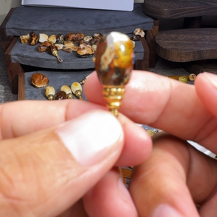 琥珀未镶嵌裸石琥珀