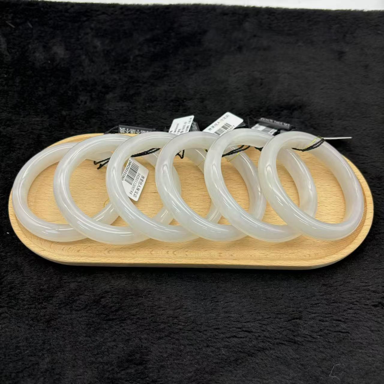 天然和田玉手镯精美时尚气质有瑕款多样性发货其一4