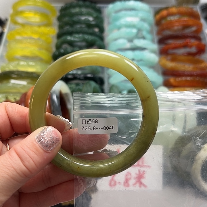 蛇纹石玉未镶嵌手镯