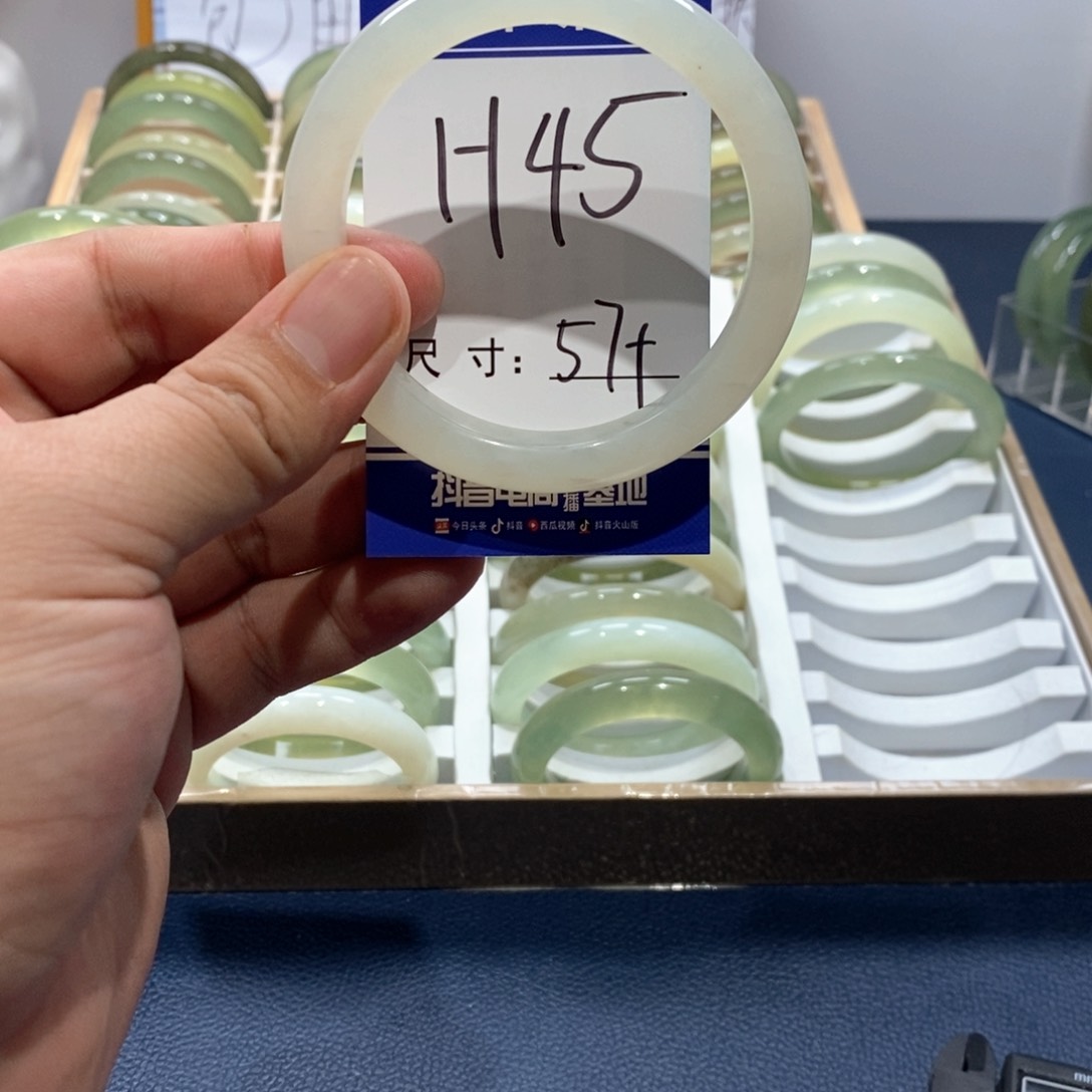 岫玉手镯未镶嵌手镯