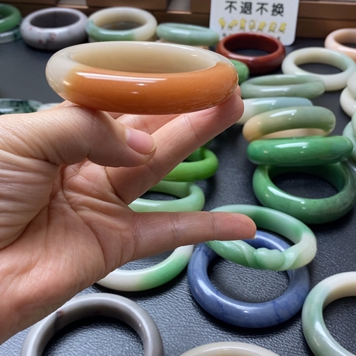 石英质玉手镯未镶嵌
