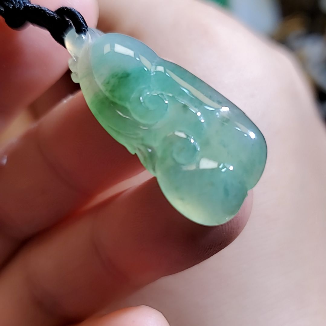 【闪购商品】颈饰未镶嵌翡翠冰绿如意