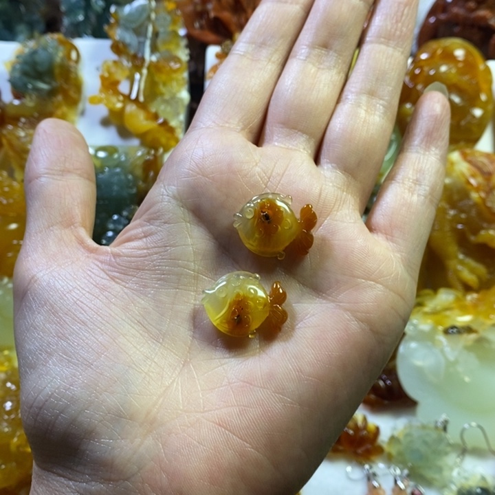 柚***子蛇纹石玉未镶嵌颈饰