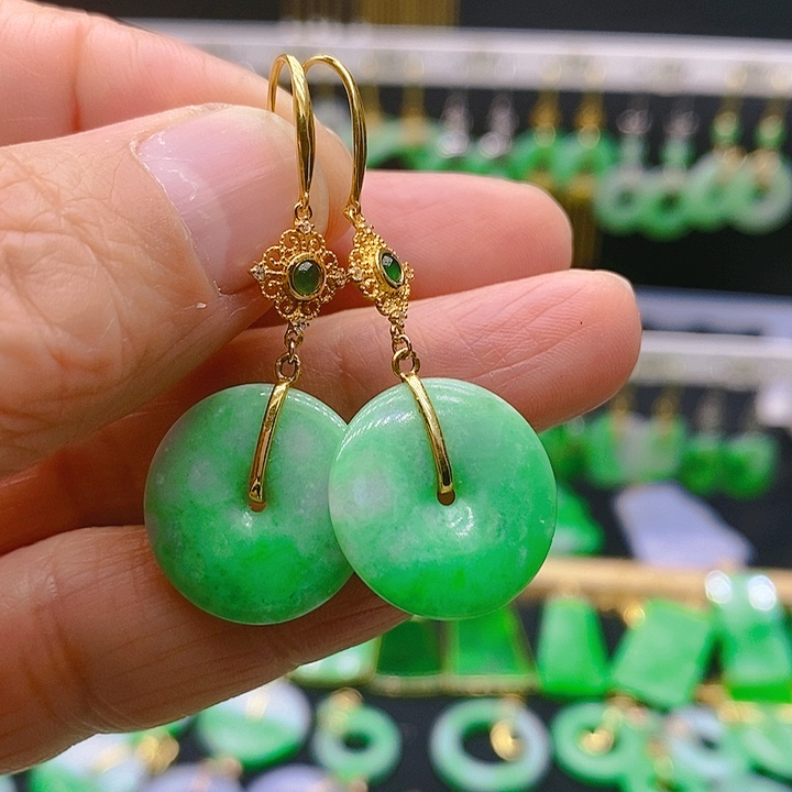 翡翠吊坠(赠链)18K金镶嵌耳坠