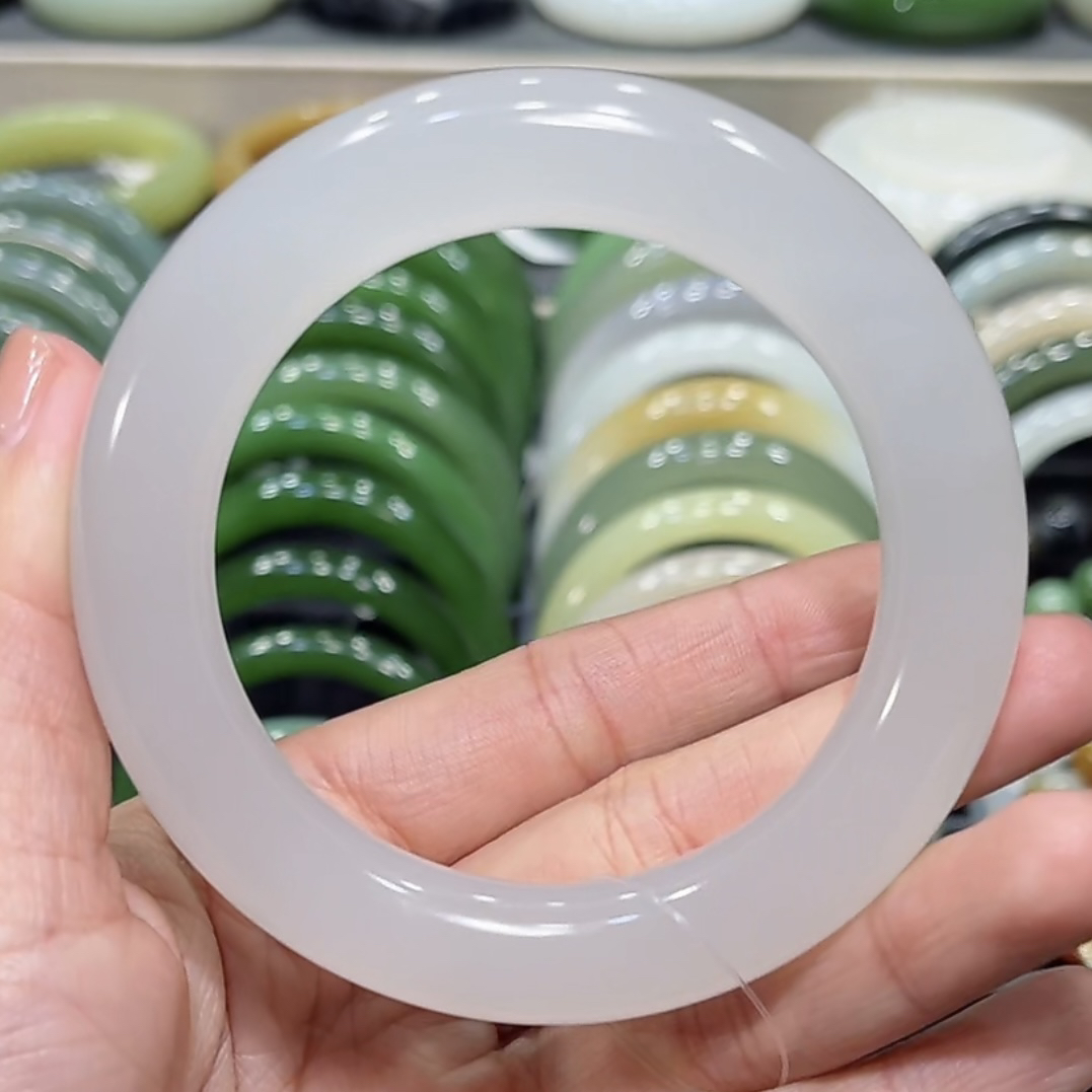 和田玉高冰起荧光白玉手镯55-56圈口（胖圆）