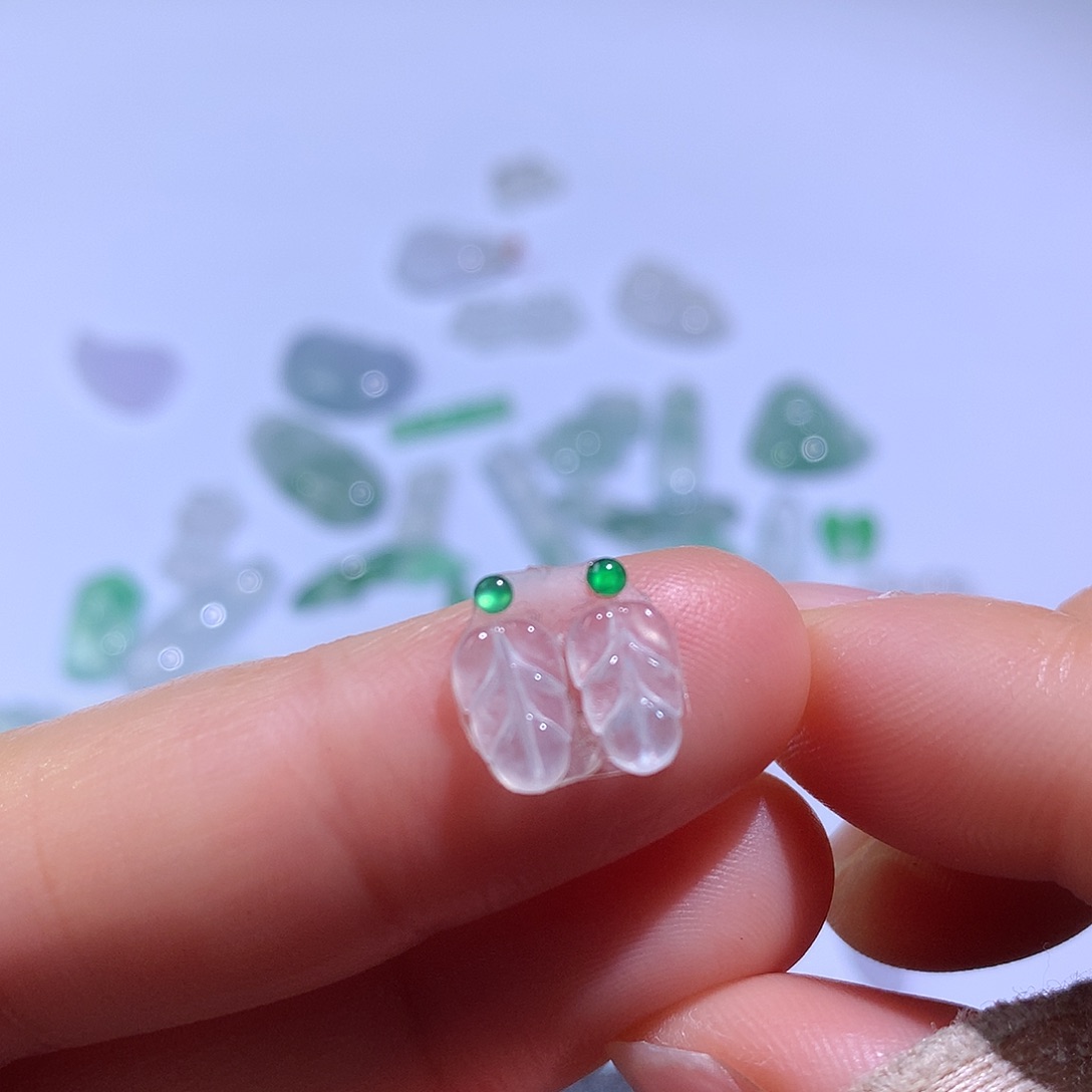 翡翠颈饰未镶嵌小叶子