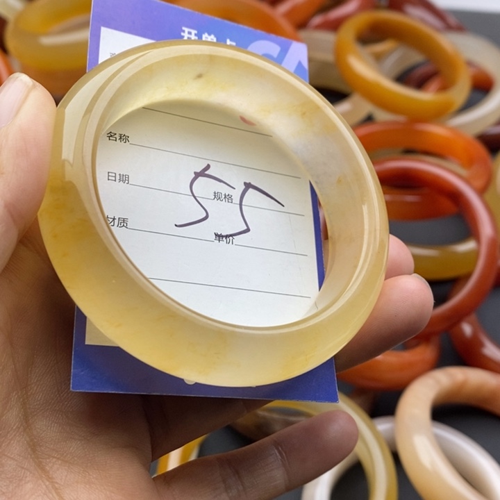 未镶嵌手镯石英质玉