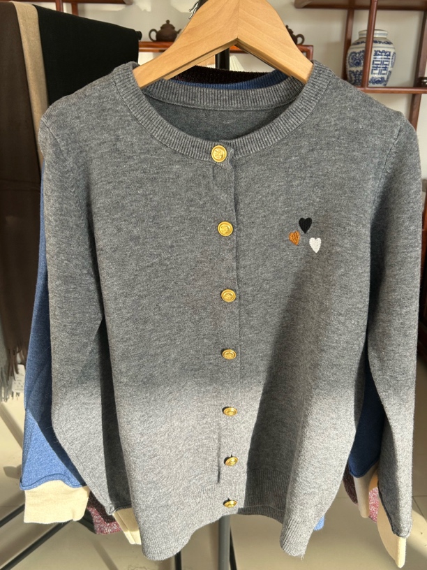 小刺绣开衫学院休闲风