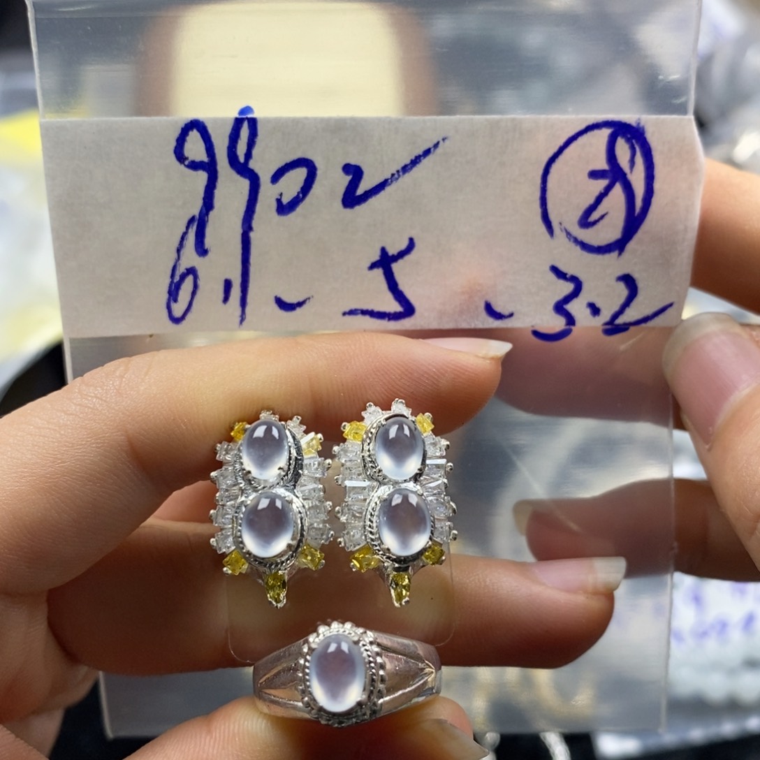 定制翡翠未镶嵌翡翠